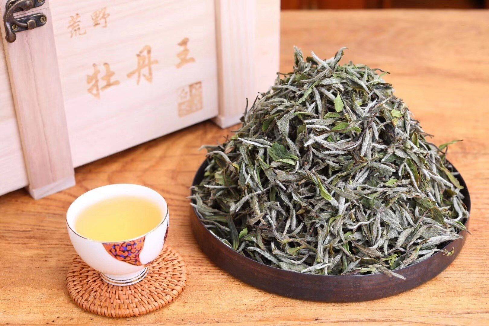白牡丹好似白茶中的茶仙子,优雅舒展的外形_福鼎
