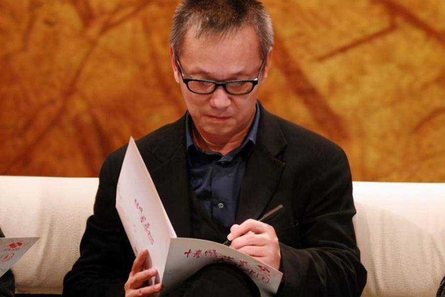 成龙助理想单飞当导演,成龙20年没理他,最后因一部剧冰释前嫌