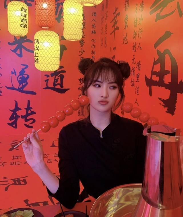 原创任正非小女儿姚思为旧照曝光简直变脸区别网友有钱真好