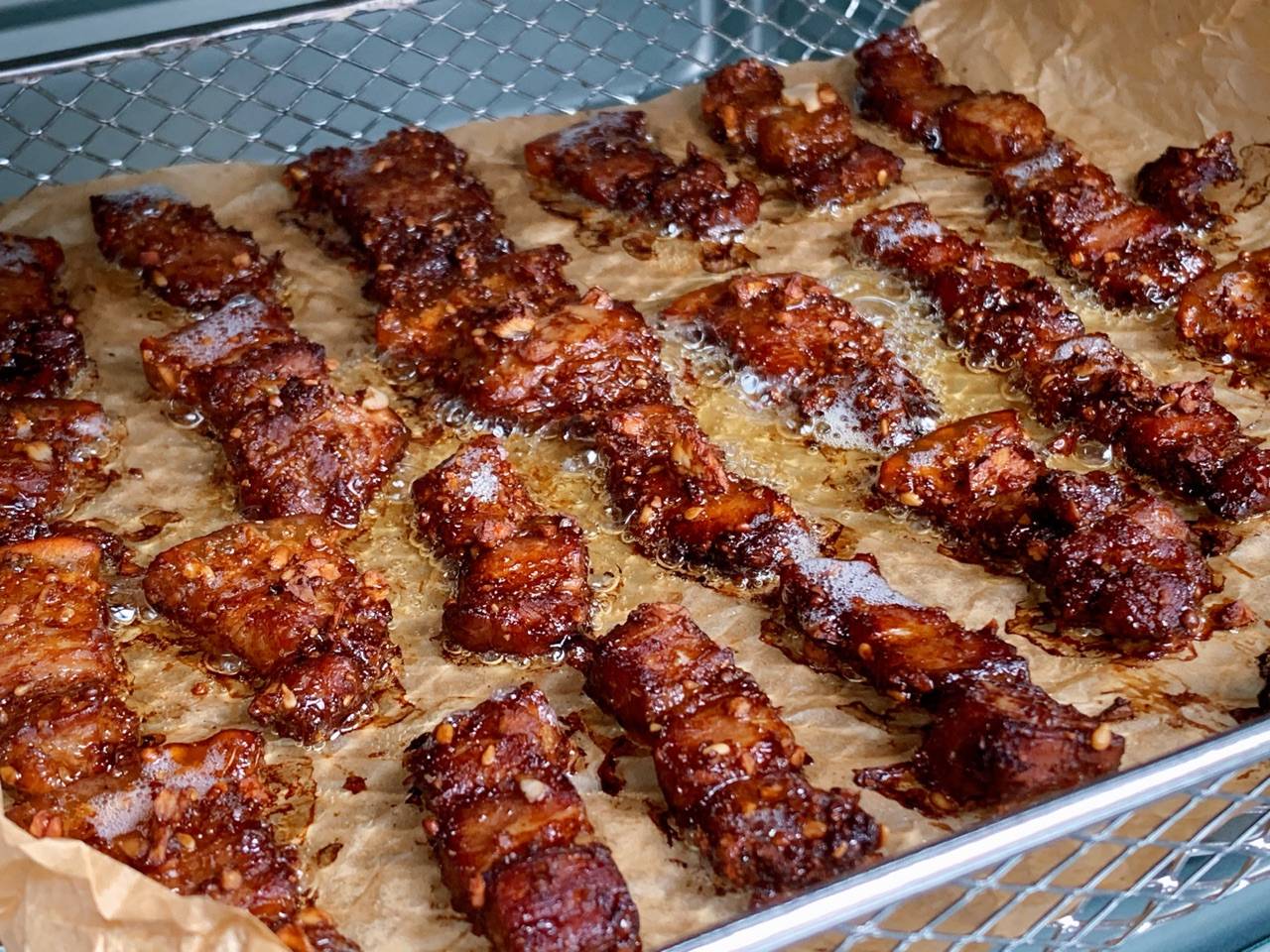 香辣烤五花,比外面烧烤摊还好吃,焦香四溢吃多不会腻,真解馋_五花肉