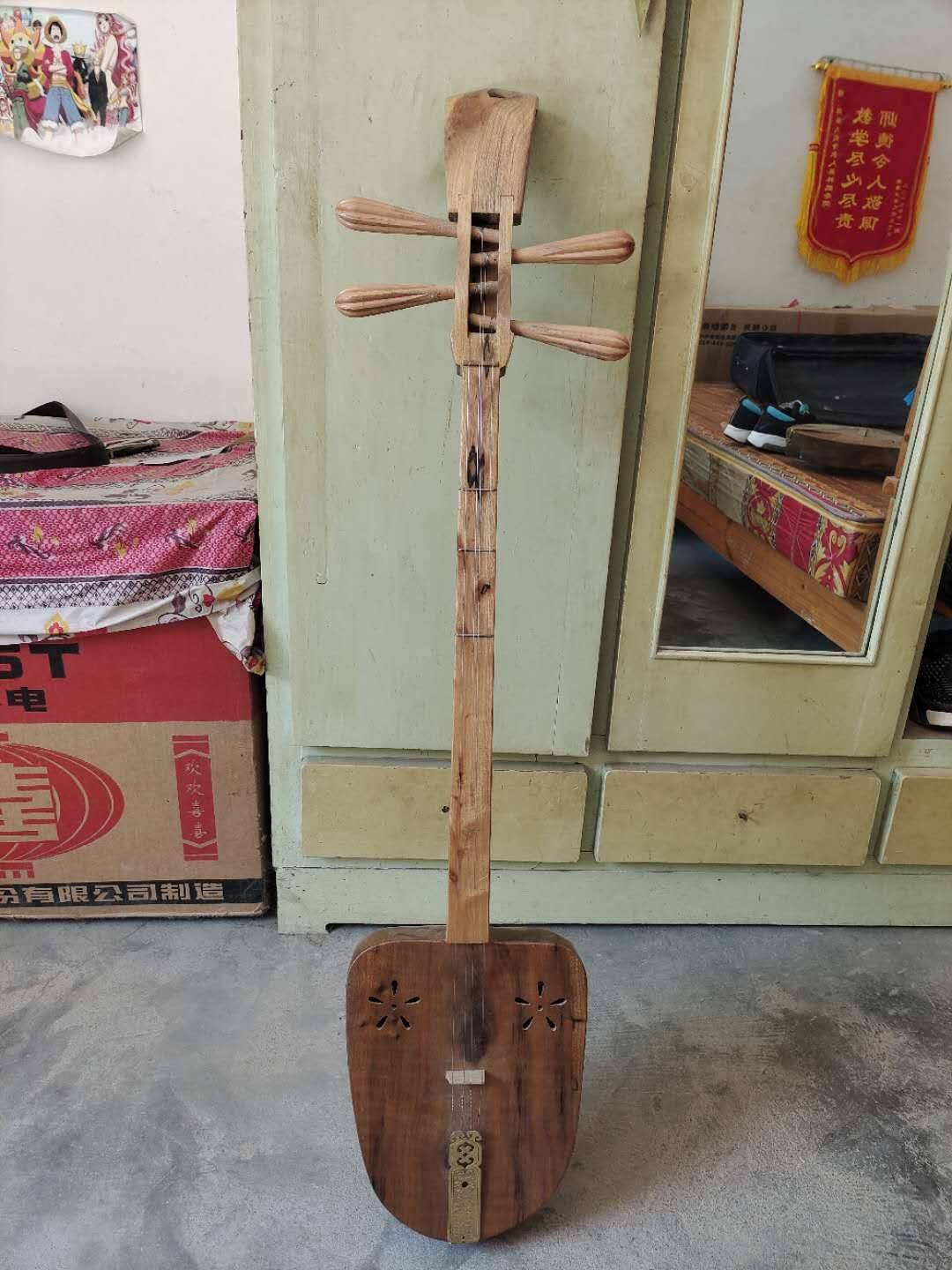 侗族琵琶乐器图片