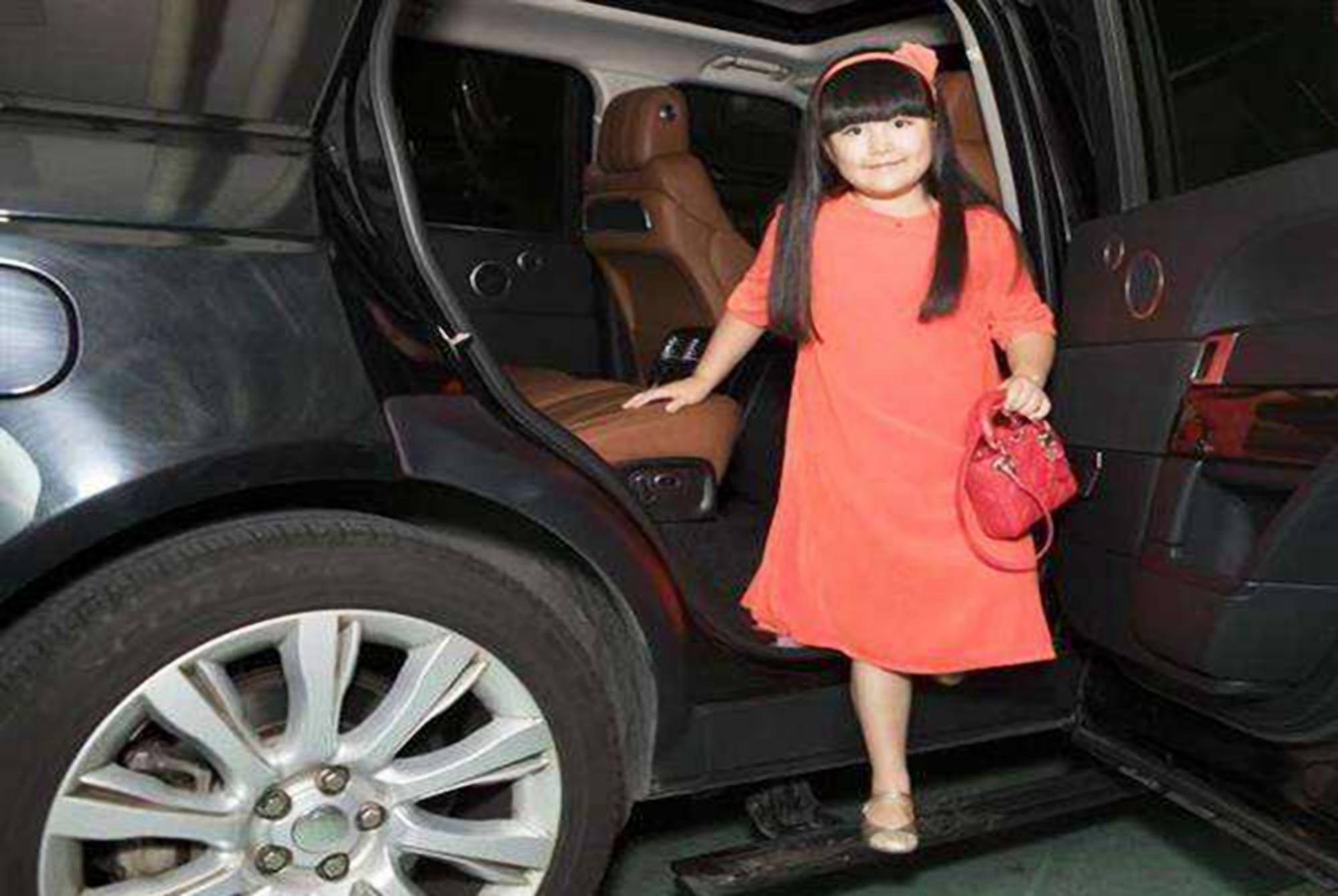 原创还记得变形记的巨婴女孩吗衣来伸手饭来张口妈妈富养女