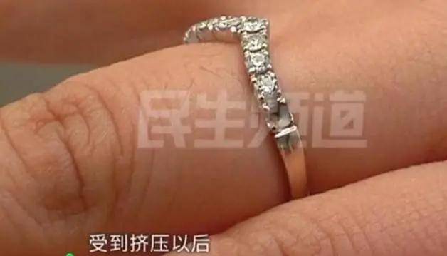 女子買鉆戒一年掉鉆3次？商家：你可能中大獎了