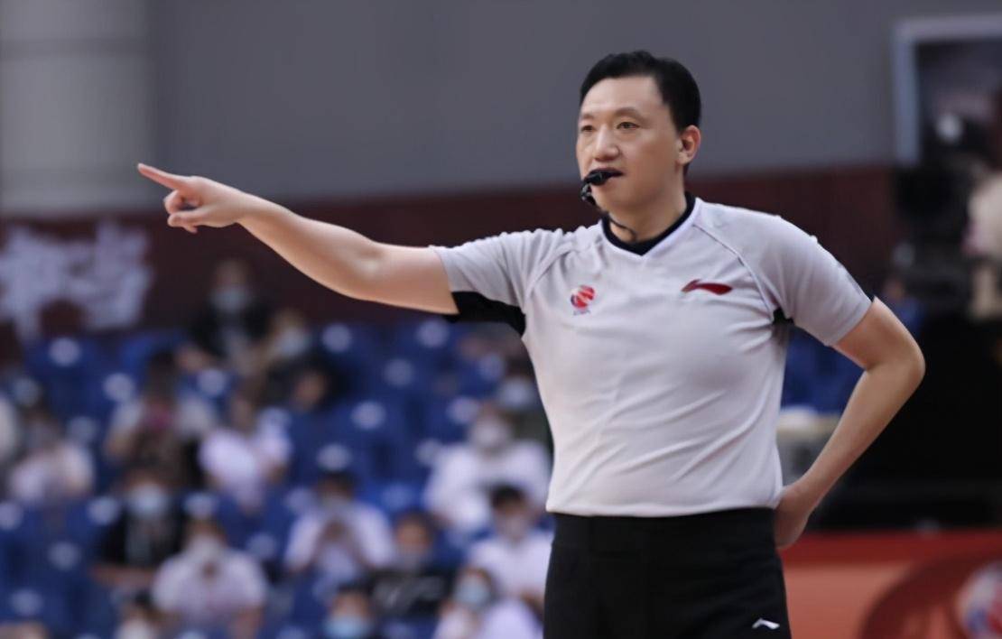 裁判业余争赛场主角,cba被质疑不职业,裁判针对球队被上诉