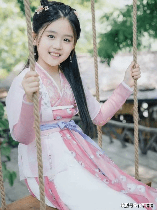 曾遭网络暴力被传离世,如今11岁演《瞄准》走红_王亭文