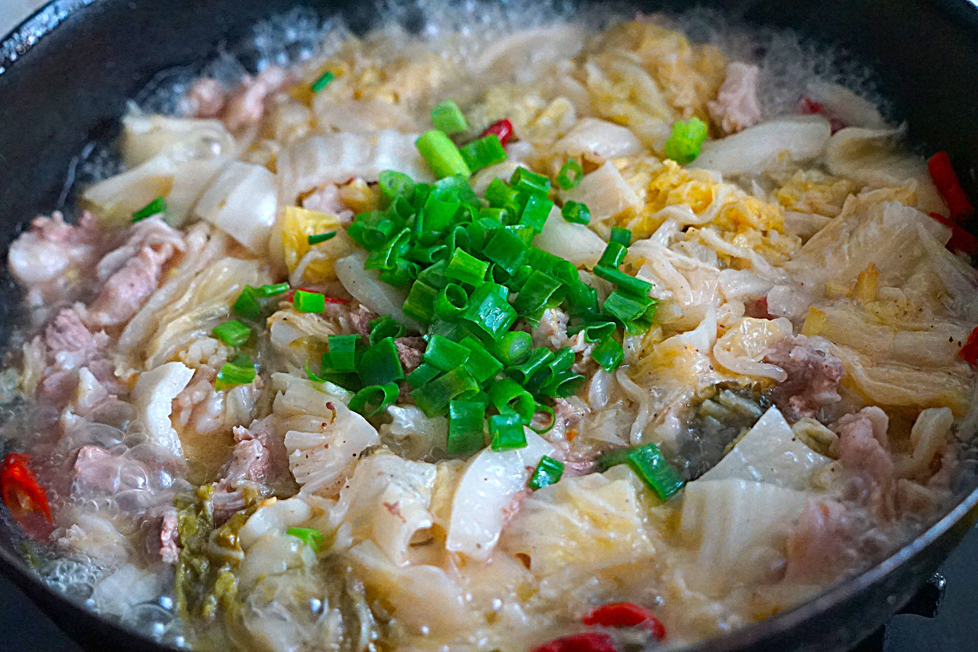 天冷了,炖羊肉记得放点这水果一起炖,肉质细腻,还能去除羊膻味