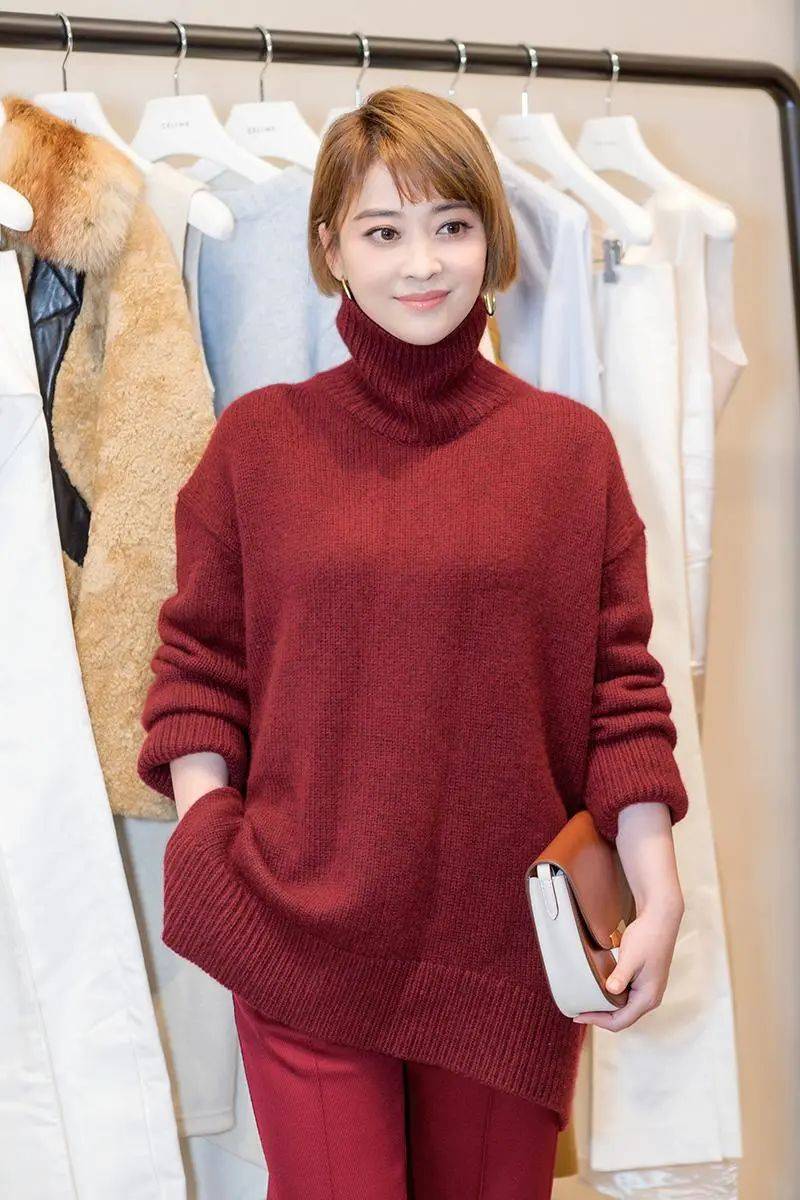 "保守派"造型也能效果惊人,看看穿一身红的梅婷你就明白了