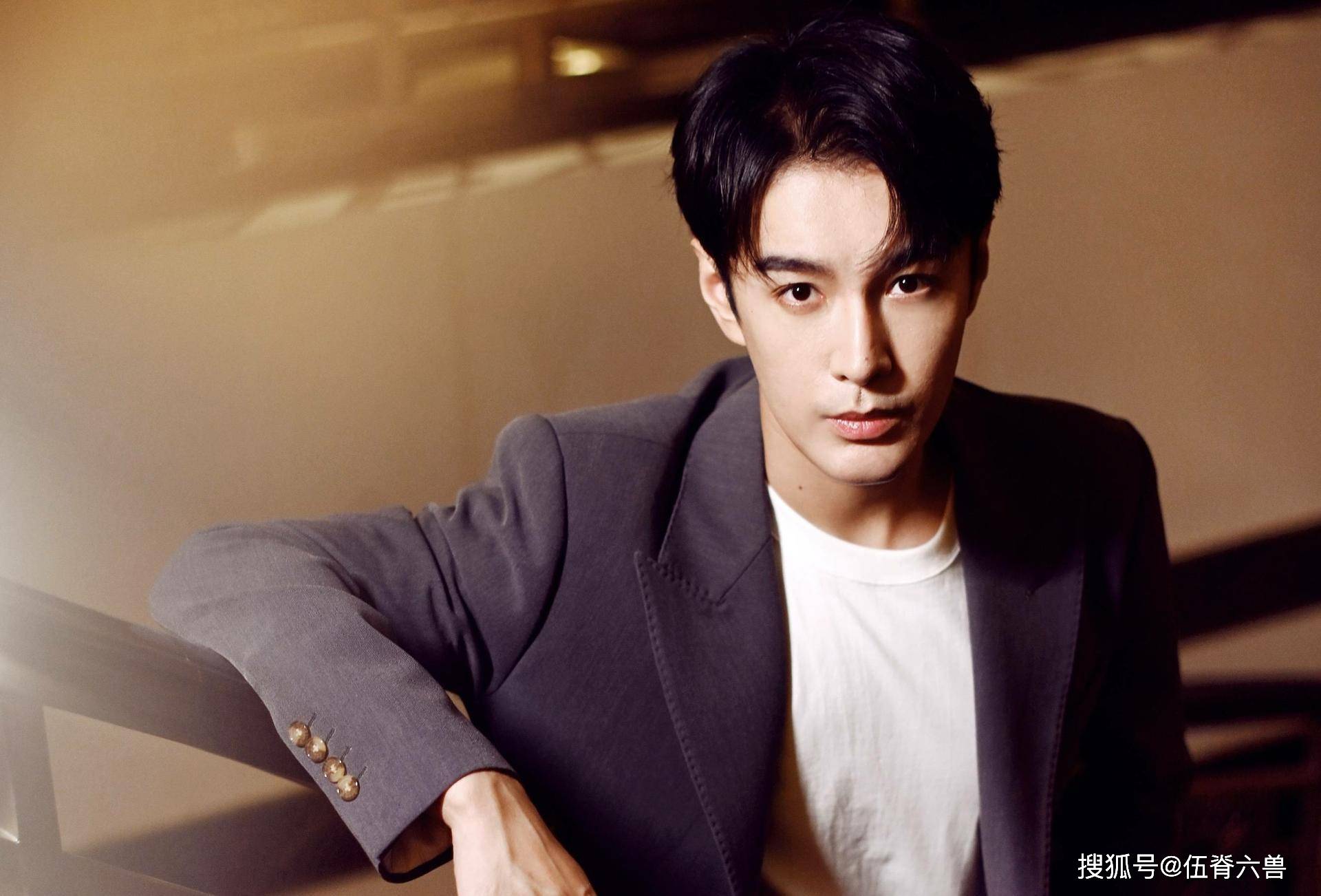 先后搭热巴宋茜,1年连播5剧也难出头,他的配角路不好走_张昊唯