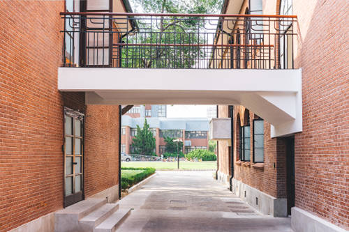 ncpa为全日制寄宿学校,坐落于风景美丽的广州南沙英东中学校园内,是