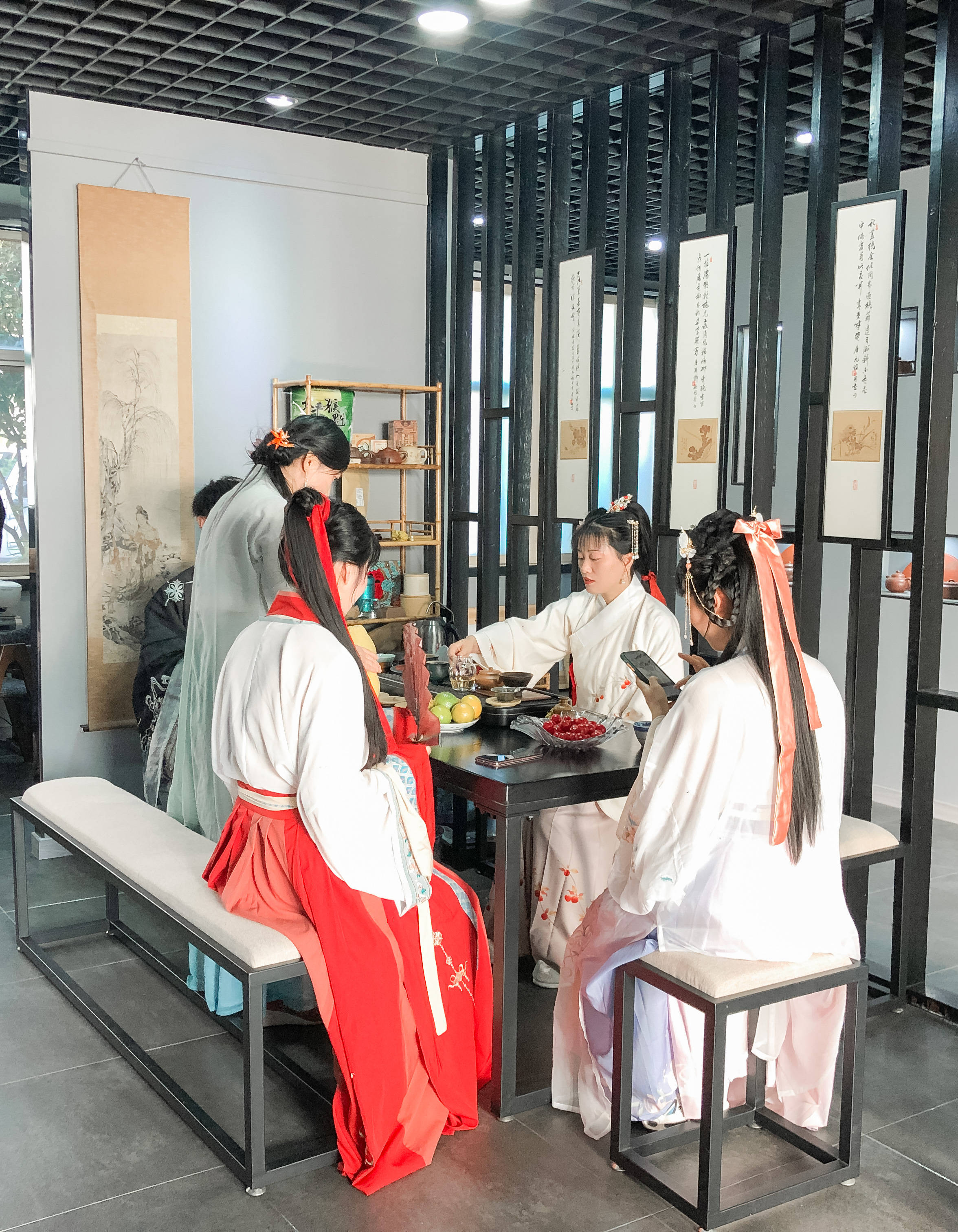 宜兴范家壶庄汉服与紫砂陶刻茶会侧记