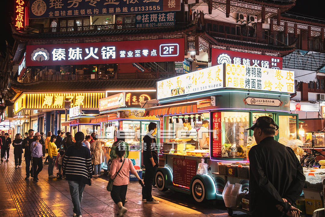 夜光餐车点亮小上海夜市周浦步行街升级绽放新活力