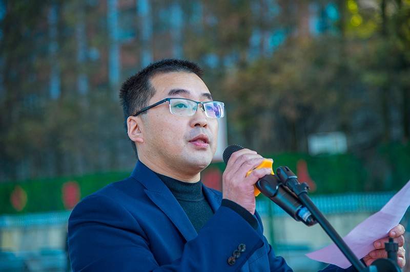 南充十一中2020年冬季田径运动会智慧较量力量展示