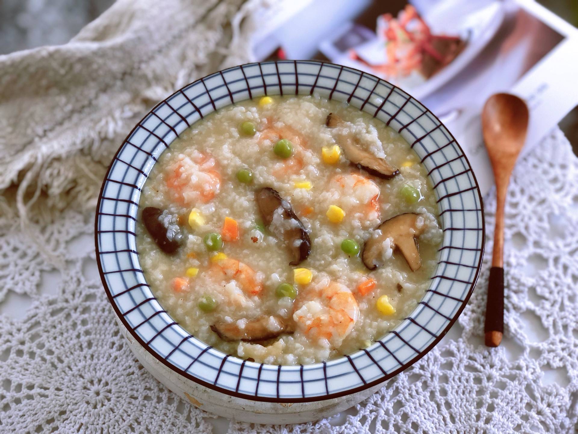 冬日养生,时蔬海鲜粥,虾仁香菇玉米豌豆,高营养养胃暖身