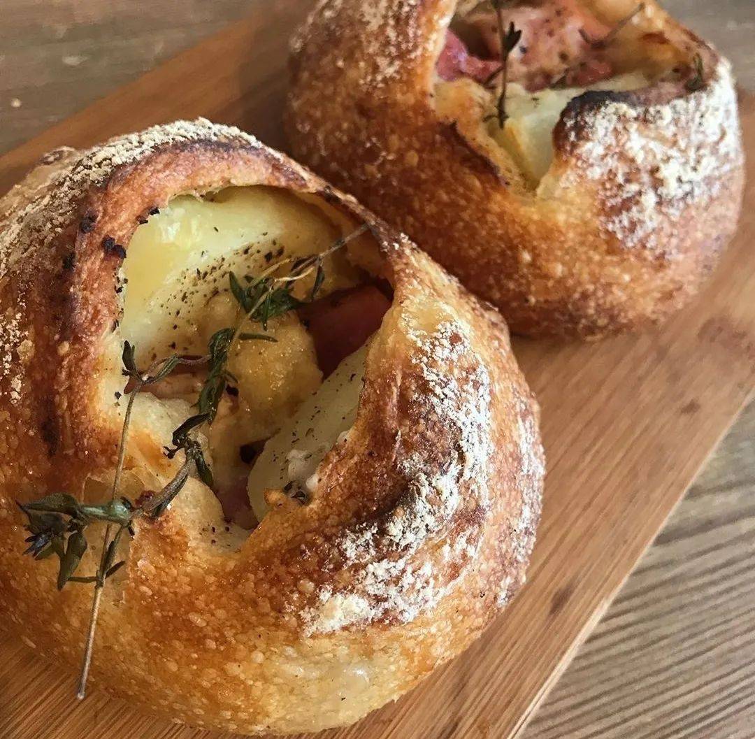 店内除了传统日式调理以外还有欧包再制与可颂再制的三明治调理面包