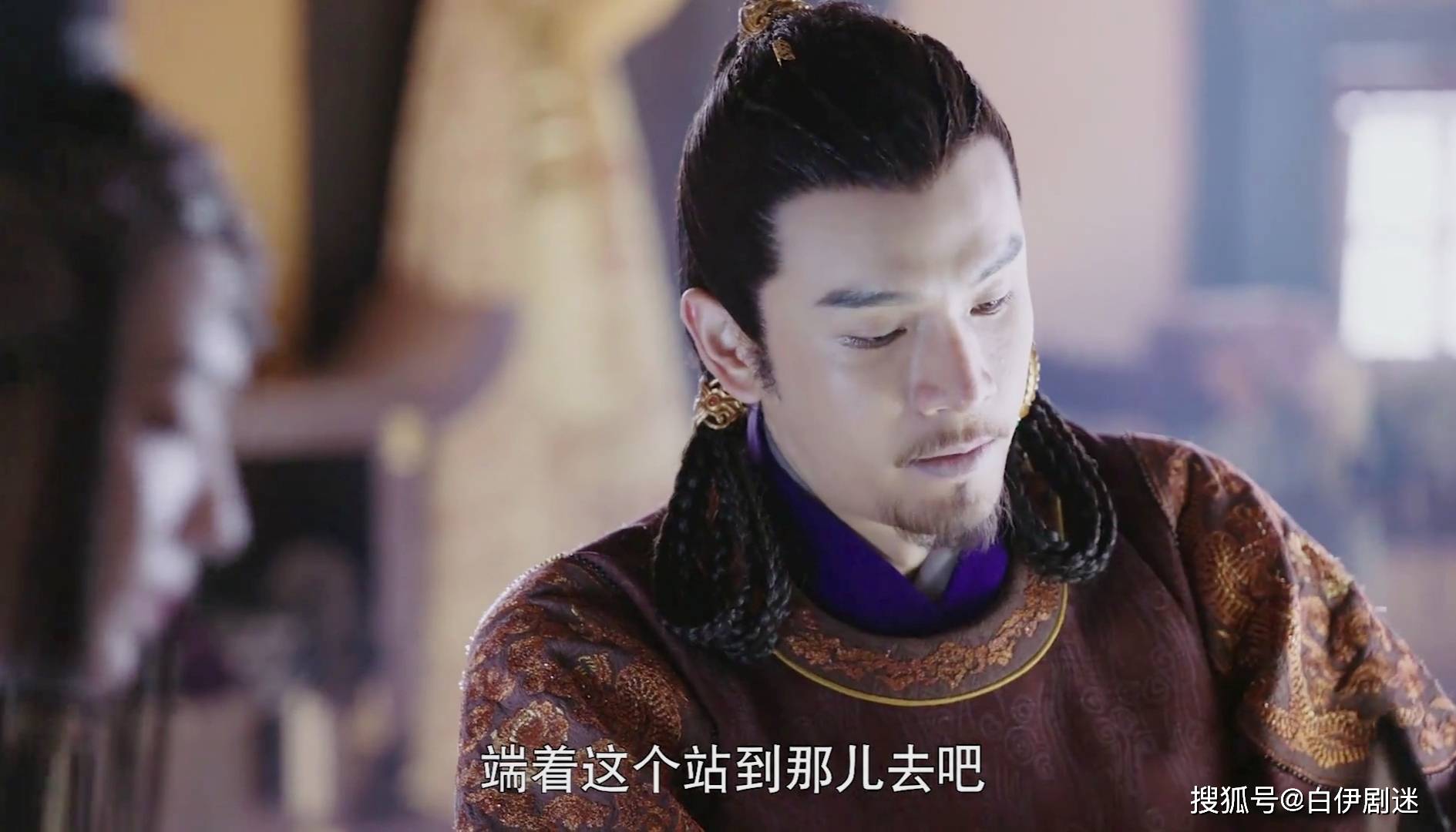 明扆这样的举动,像极了那些偷吃又怕妻子发现的男人