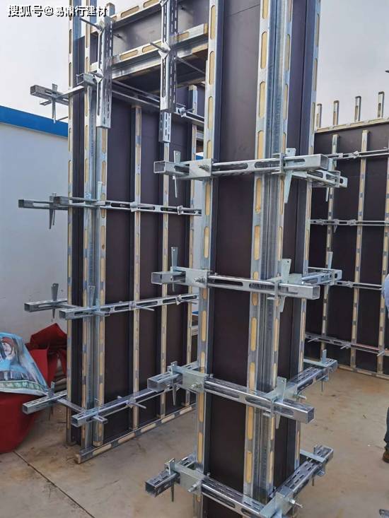 关于钢背楞模板加固工程,碧桂园这样要求施工质量