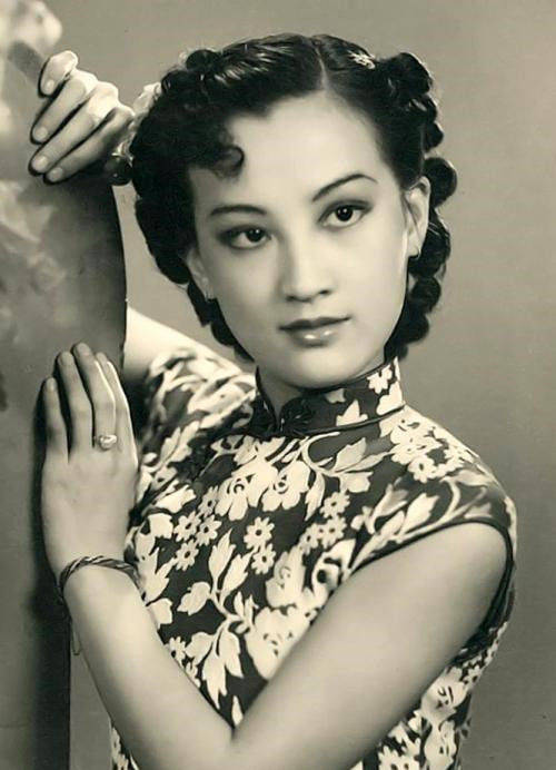 这歌舞团是出明星的摇篮,王人美,薛玲仙,黎莉莉,胡笳等名震上海滩的