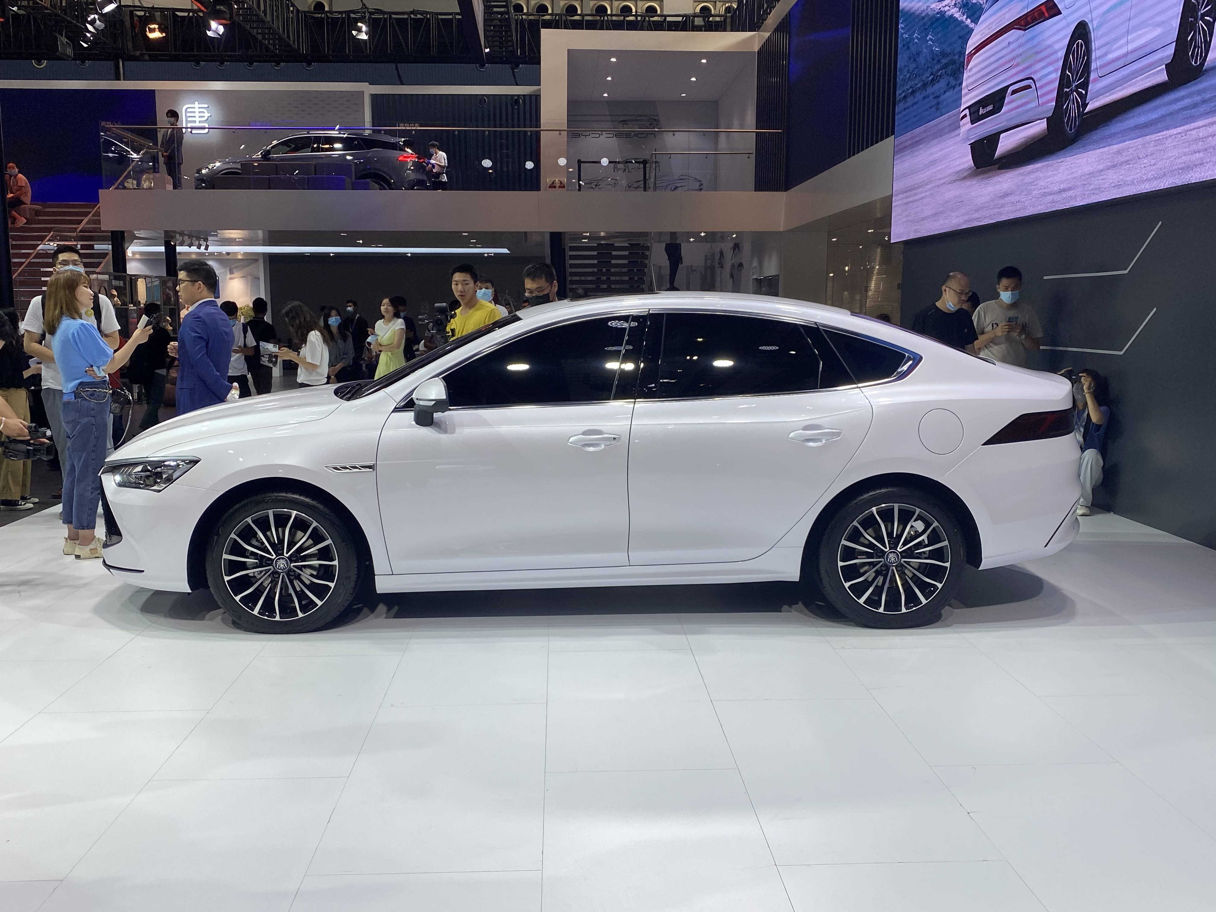 广州车展实拍比亚迪秦plus 节油是最大亮点_手机搜狐网