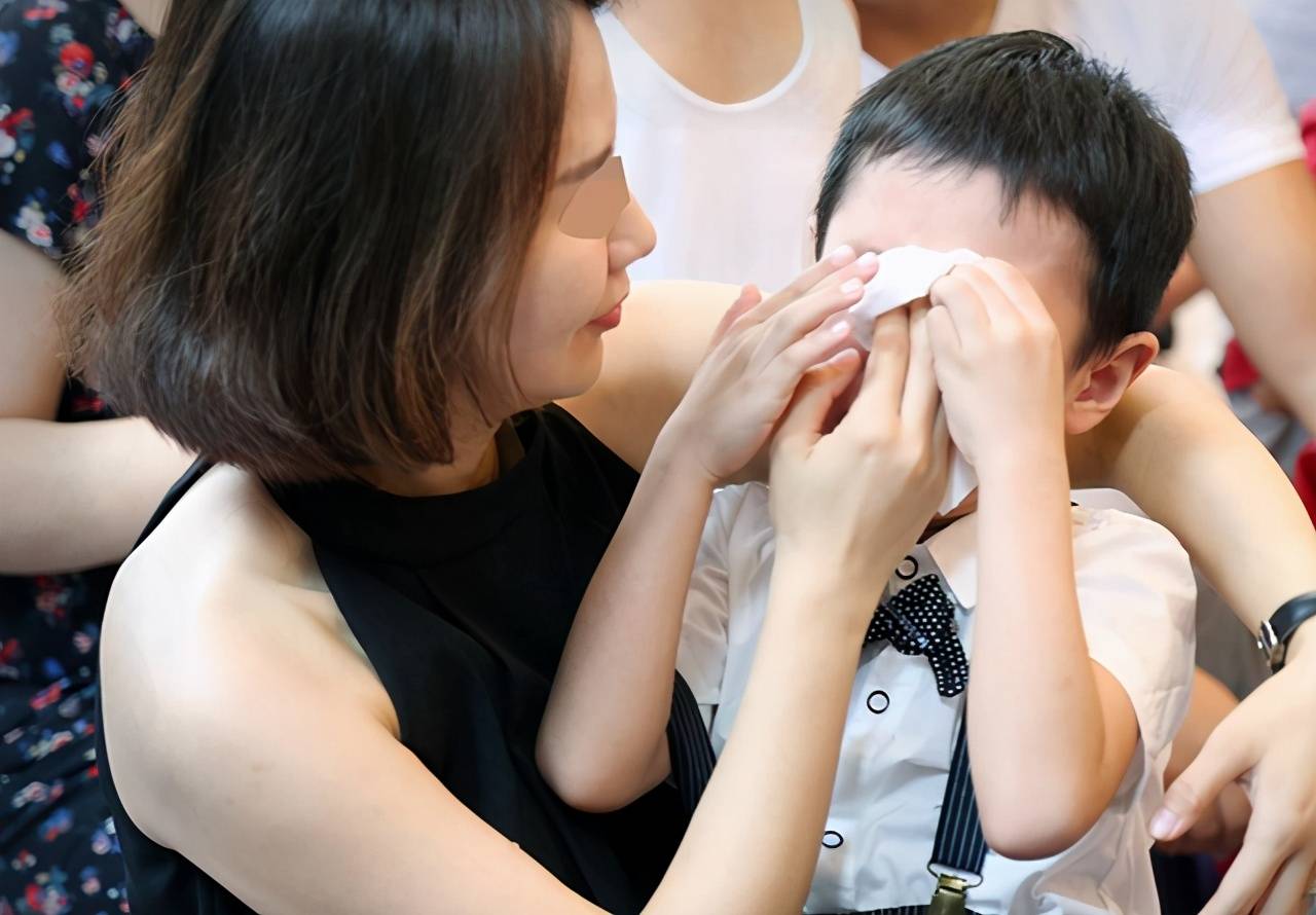 孩子上幼儿园老是哭闹?可能是"分离焦虑症"的表现,家长别忽视_妈妈