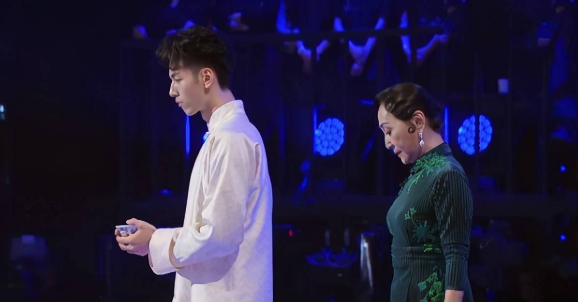 突发——著名舞蹈家陈爱莲逝世,去年还在舞蹈风暴和刘伽共舞_手机搜狐