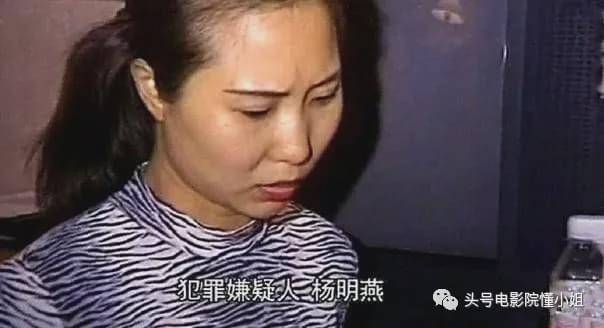 (春夏饰演的文娟)片中,春夏饰演张隼的老婆文娟,怀了孕还在帮张隼隐藏