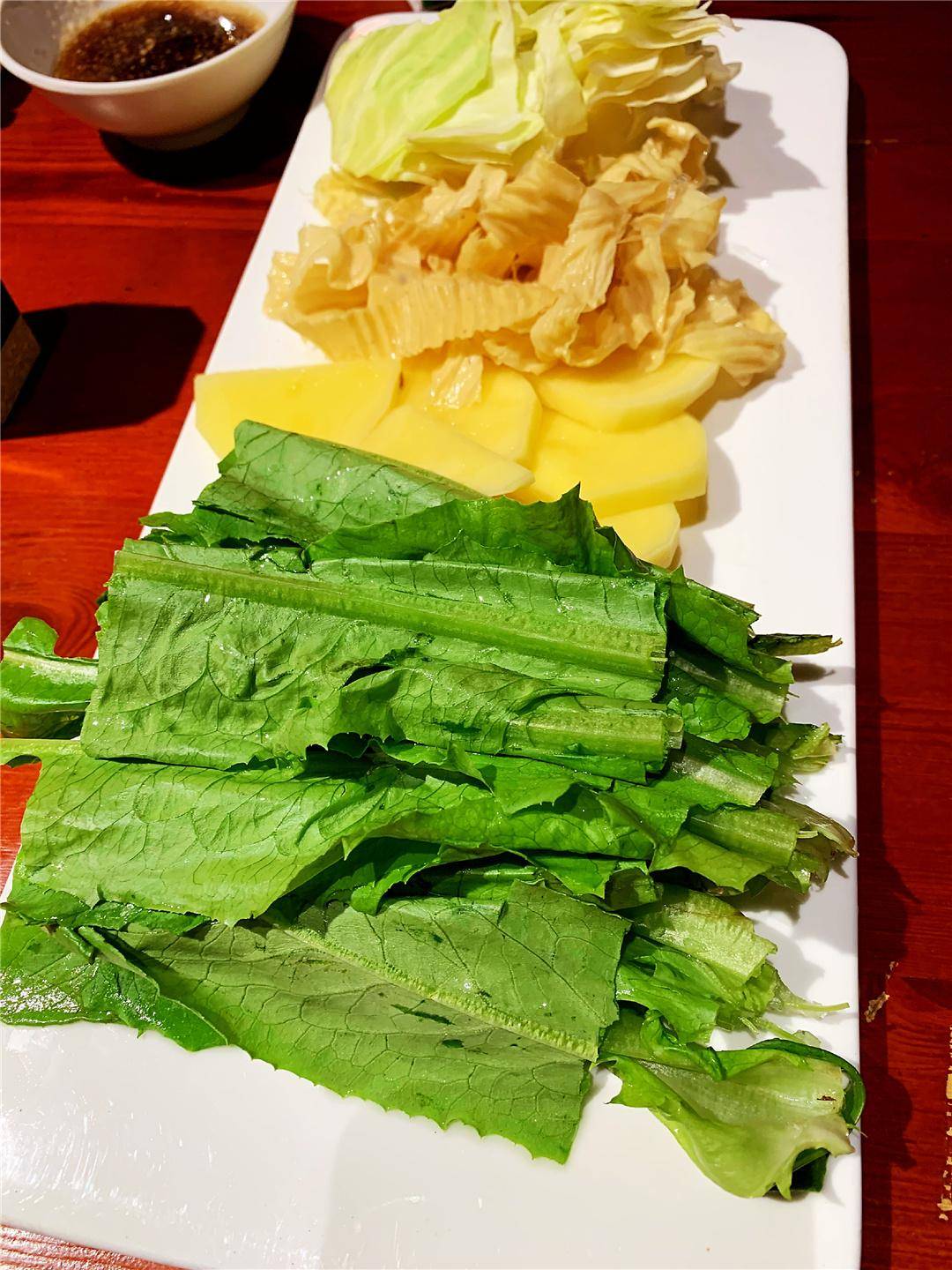 大头菜锡纸金针菇凉拌三丝在这里同时满足了东北人吃火锅和烧烤两大