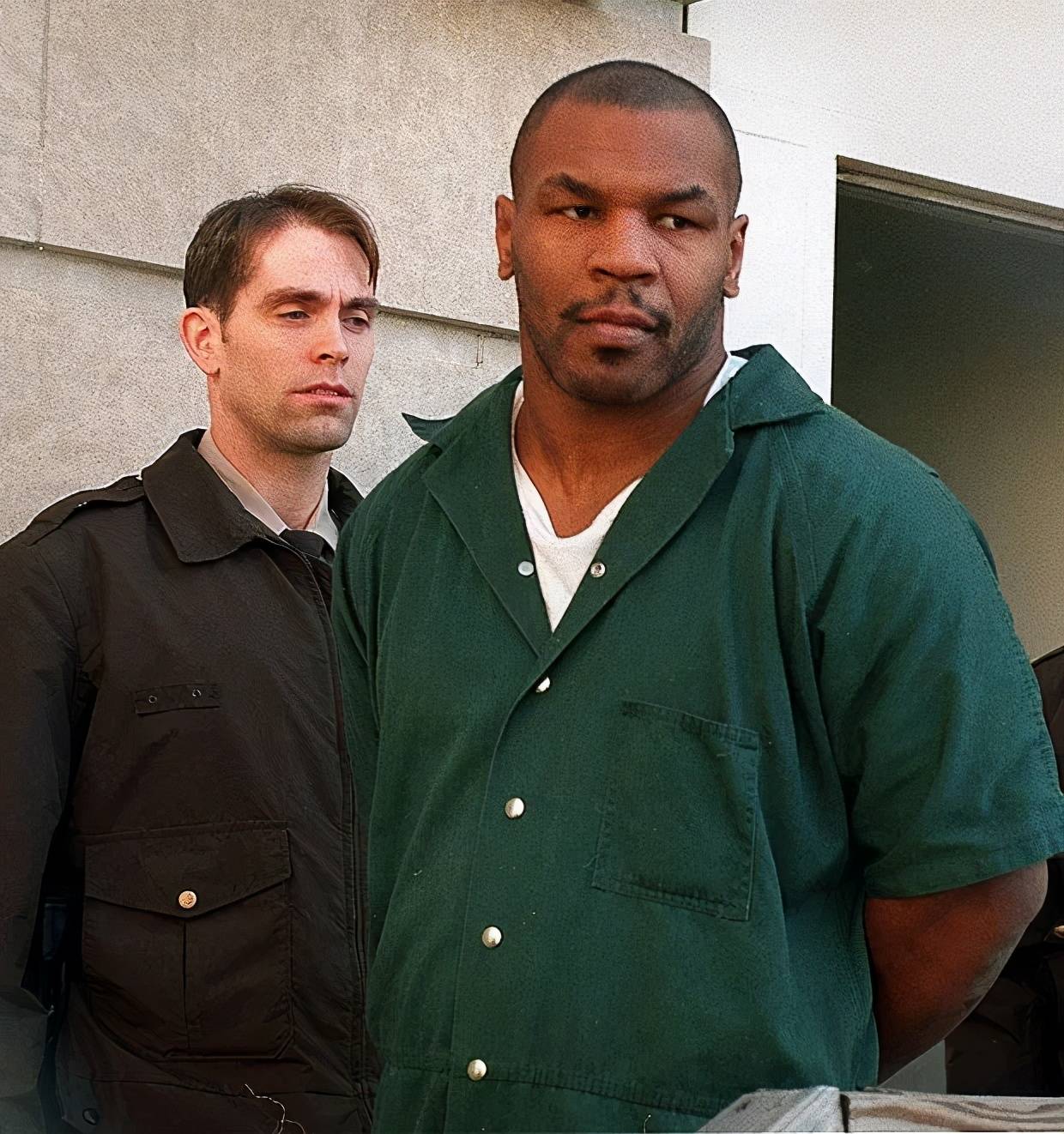 是最被夸大的拳王,能打败他的人太多了,但都没他出名_弗兰克·沃伦