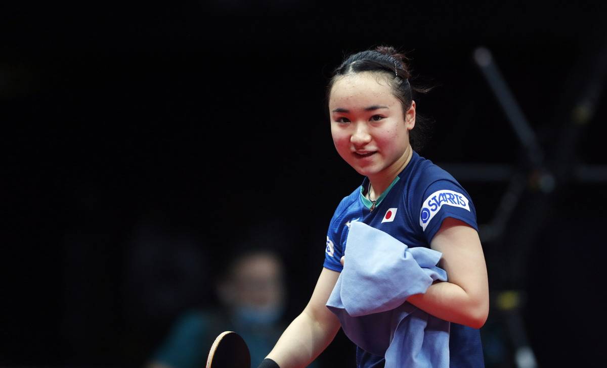 1 12 王曼昱4-0横扫伊藤美诚!与陈梦会师2020国际乒联总决赛女单决赛