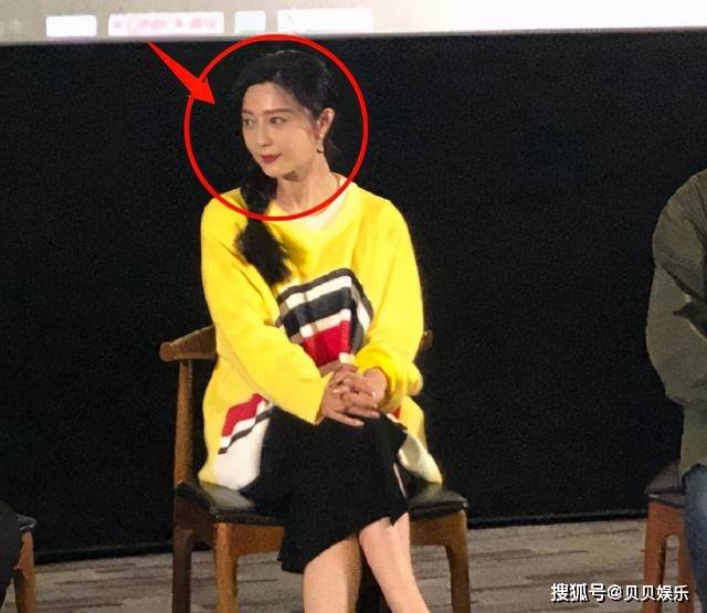 在电影的路演活动中,范冰冰在路人的镜头下,似乎没有了往日的光彩.