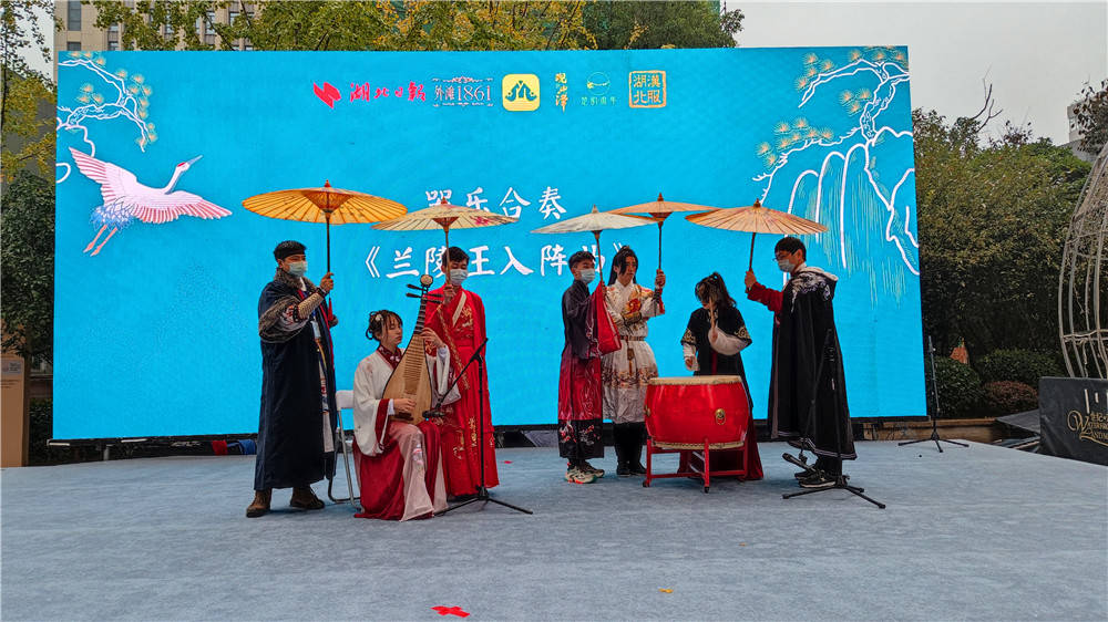 武汉国风文化节汉服节,也是当代汉服复兴17周年,全国联动开展活动.