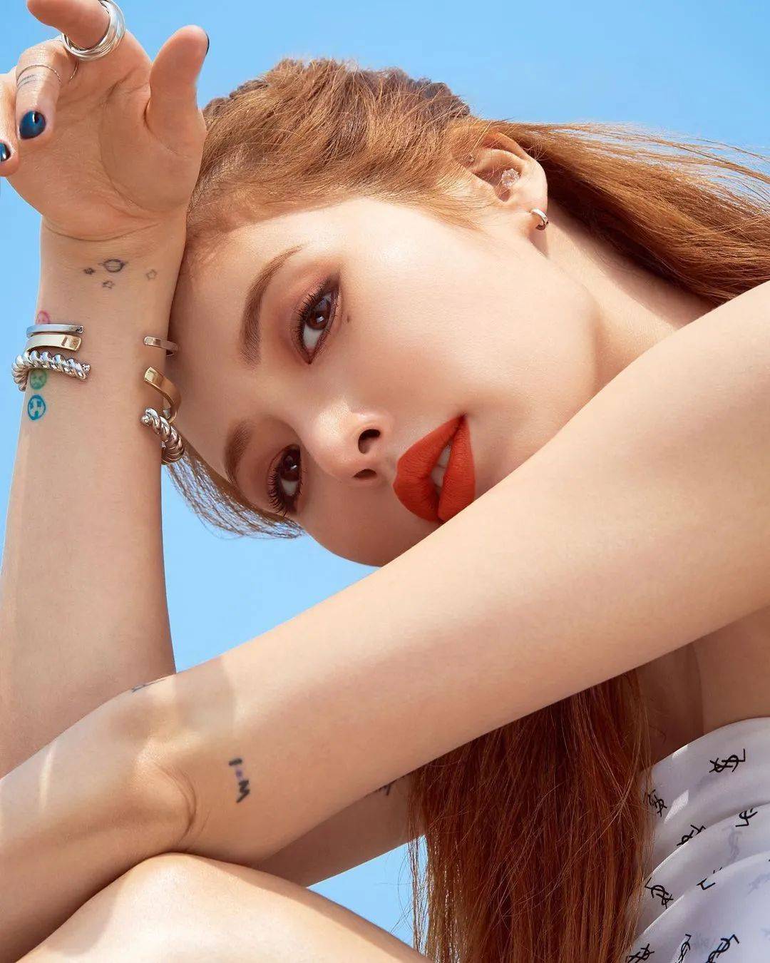 泫雅更衣室大秀好身材!回归无期限延迟,被质疑想当"网红"?