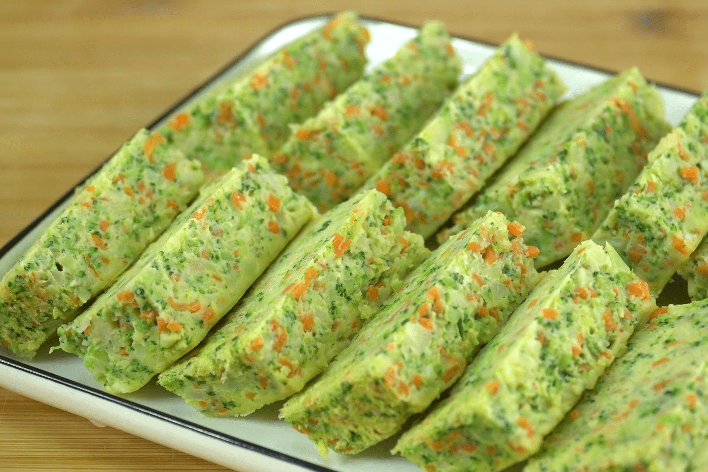 西兰花鸡蛋饼你没吃过吧?制作起来很简单!