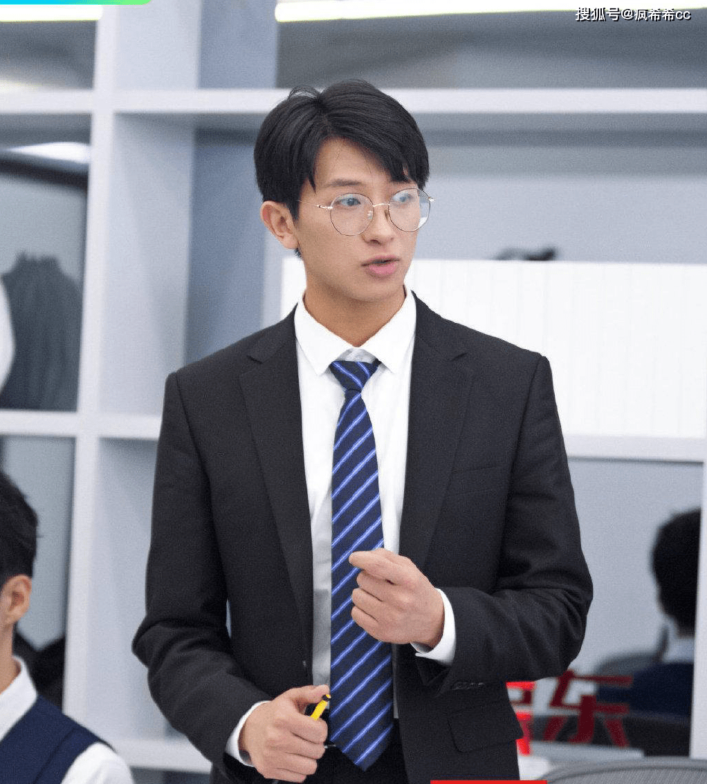 原创95后女实习生在律所频频迷惑发言何炅撒贝宁都听不下去了