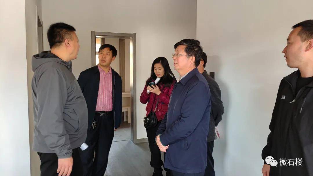 石楼县人大常委会副主任杨剑调研指导社区建设工作