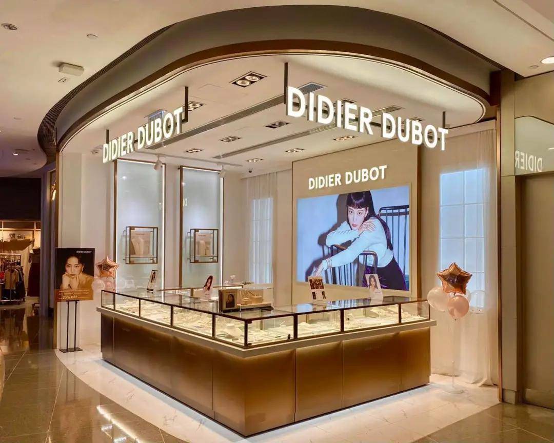 从2013 年开始,蒂蒂朵宝(didier dubot)就在法国开了第一家全球旗舰店