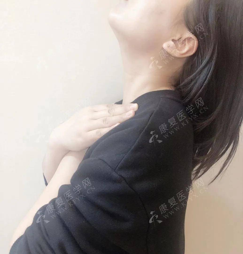 晚睡不一定算熬夜睡前15分钟拉伸放松全身肌肉缓解僵硬酸痛