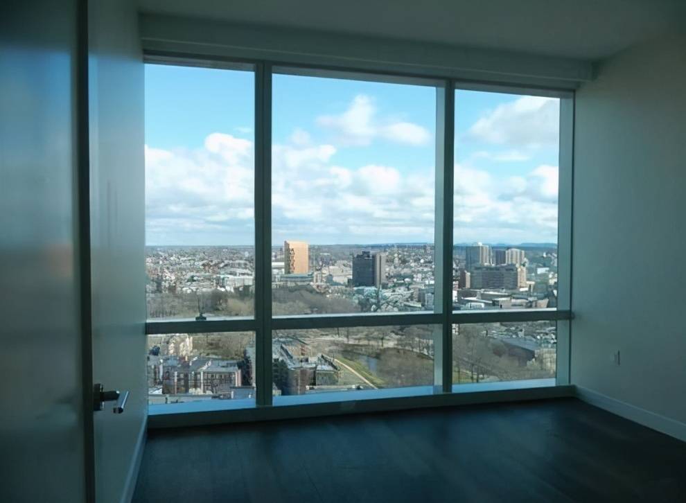 我家新房23层,装修安装平开窗却被物业制止,真实原因让人惊讶_手机