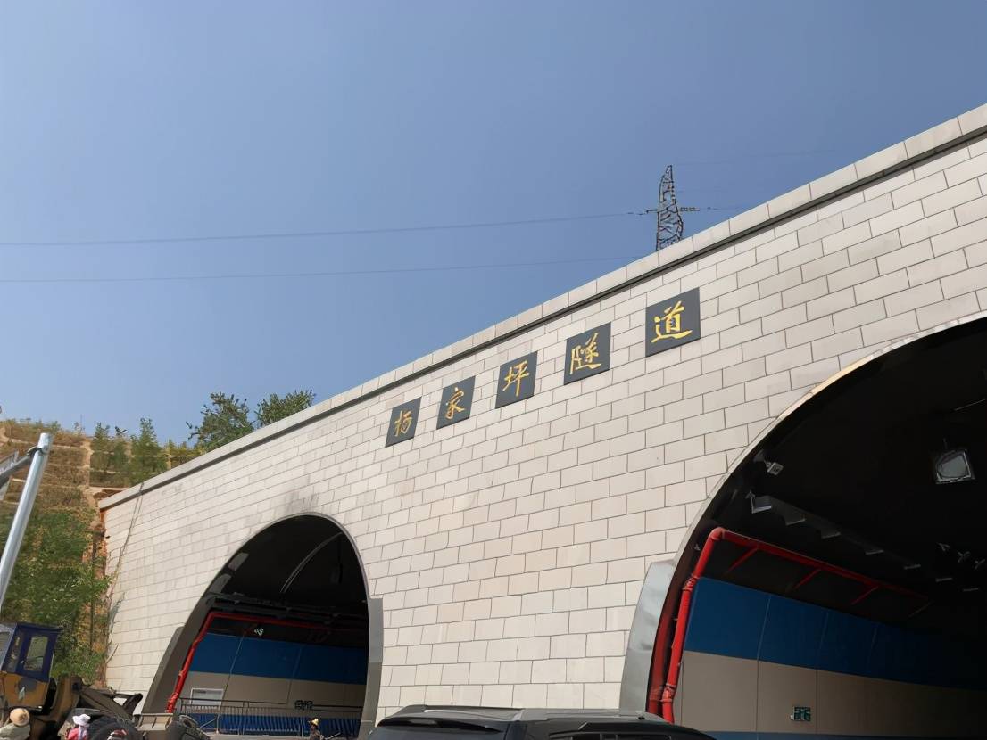 建成后的杨家坪隧道此外,整个郴州城市也在市委,市政府南延东进