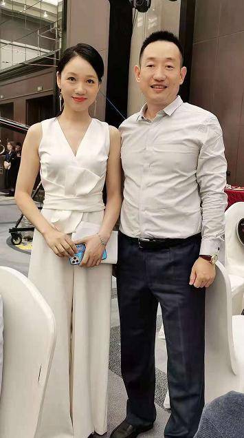 安徽台一姐周群台下好"嚣张"!