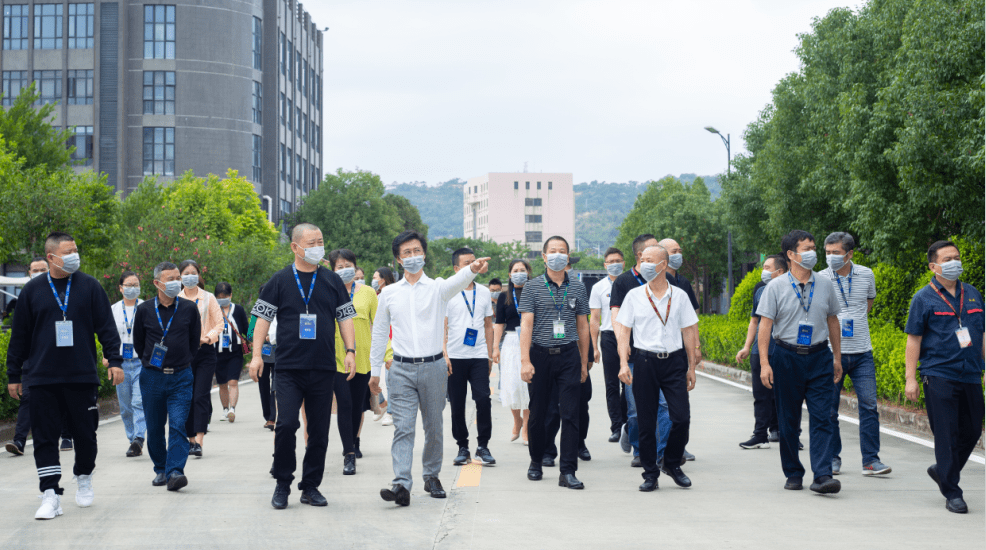 湖南省塑料彩印行业协会执行会长方亮一行赴汕头永成油墨有限公司考察