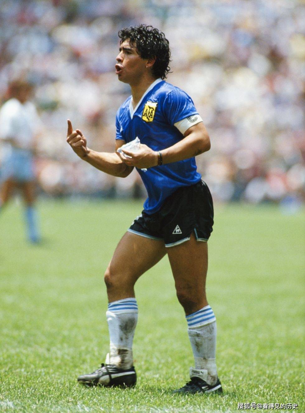 老照片 1986年墨西哥世界杯一战成名 成就一代球王马拉多纳