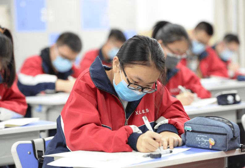 高三学生学习压力大,该如何调节焦虑情绪,资深班主任为大家支招_时候