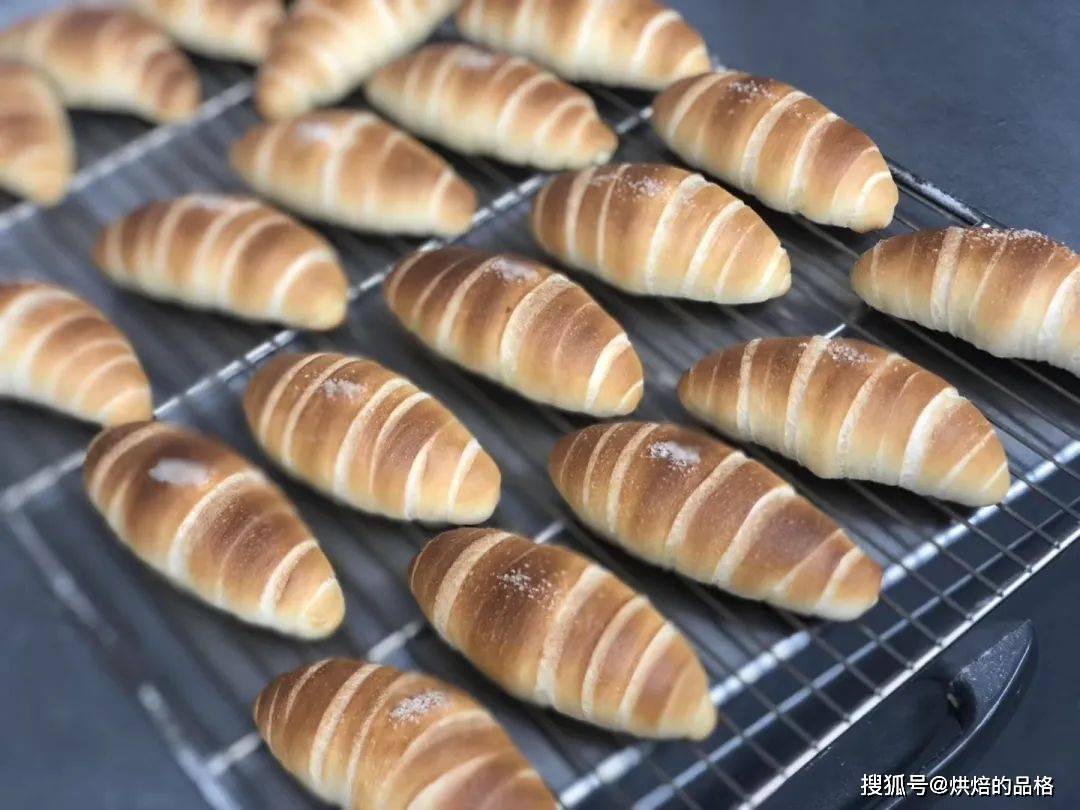 (何金俊制作的碱水面包 )