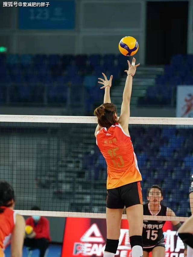 原创女排副攻王媛媛比赛照身材圆润有型大长腿笔直修长皮肤白嫩