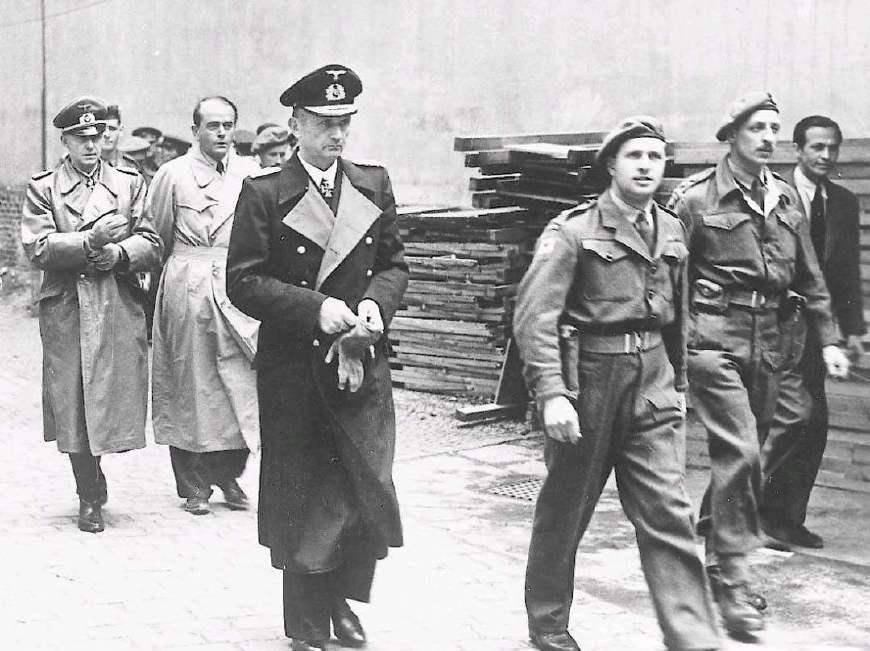 此人本是纳粹高官柏林城破后曾公开统治德国晚年生活安逸富足