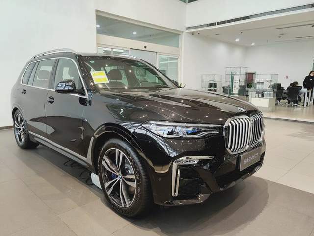 百万级6座suv宝马x7到店实拍激光大灯惹人爱