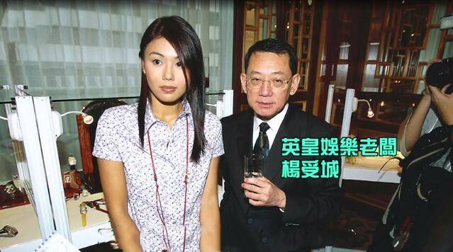 40岁"英皇三小花"何嘉莉复出!曾与容祖儿齐名,二婚需养育仨娃_老公