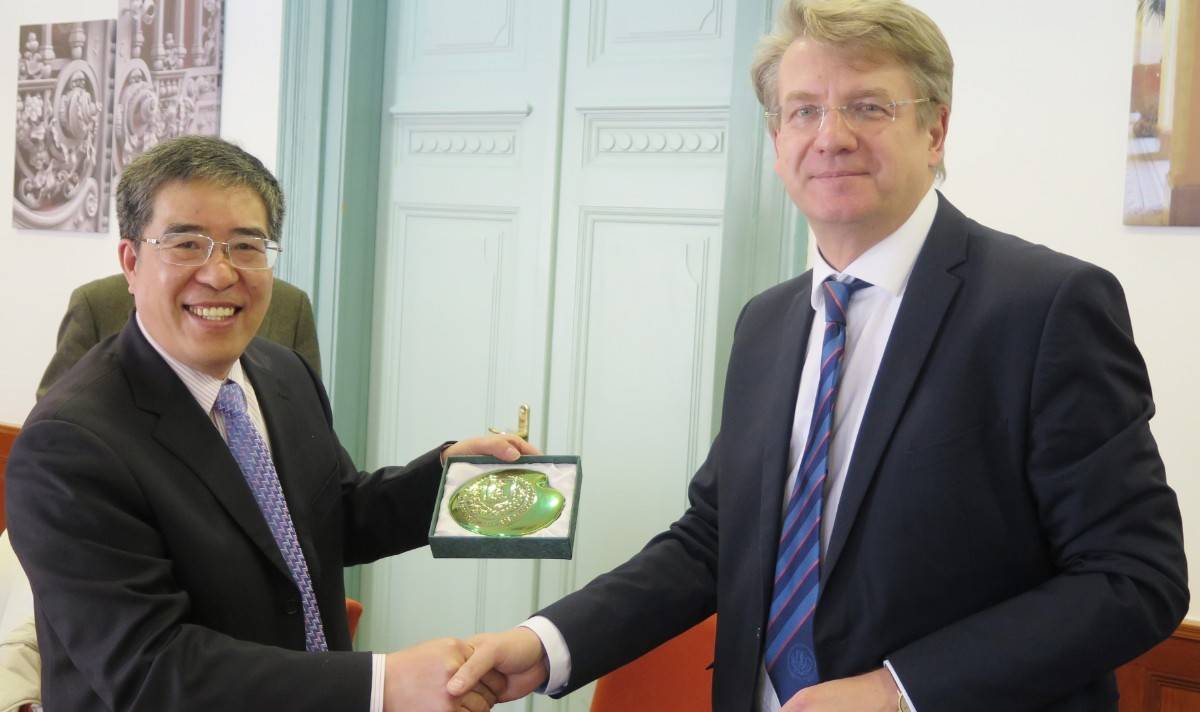 上海市名中医胡义扬走在中医传承与创新路上的追梦人