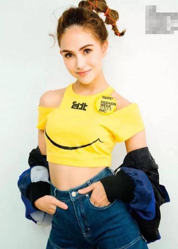 原创昆凌17岁被周追到手看到她17岁照片我认为我也会追