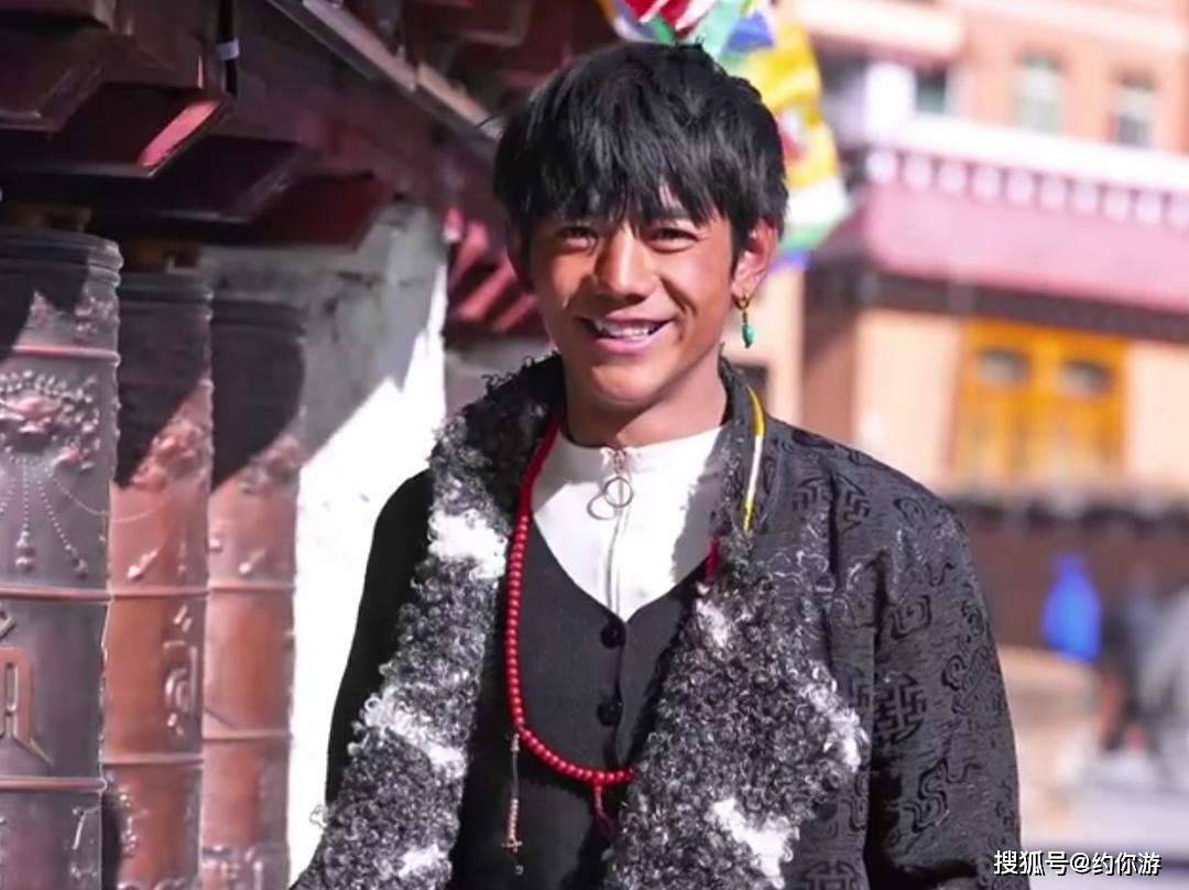 康巴汉子or甜野男孩丁真走红的背后那是我们的诗和远方